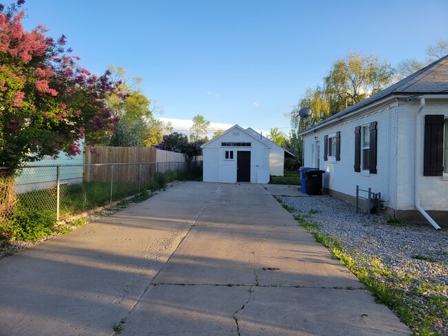 Large Driveway - 542 W 400 N