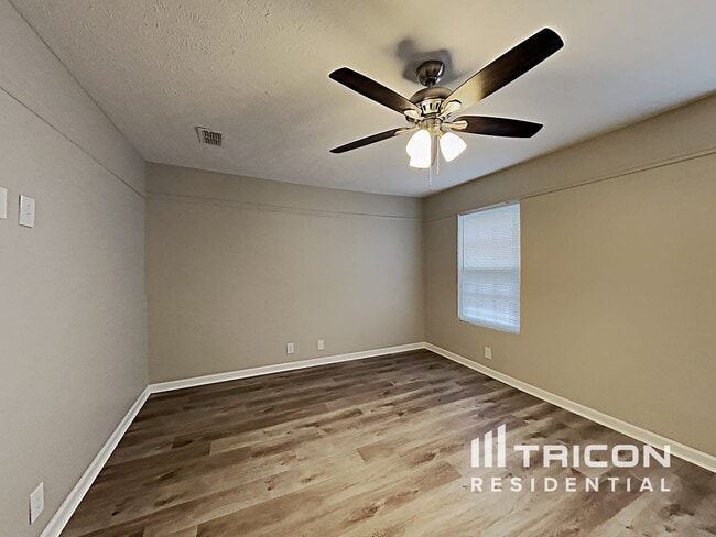 Building Photo - 2624 Elijah Dr