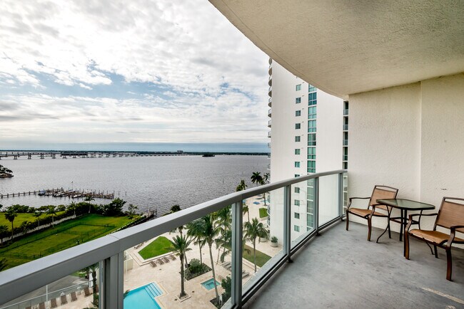 Vista desde el balcón delantero. - 2825 Palm Beach Blvd