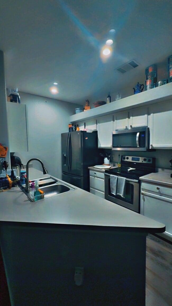 Building Photo - 18919 E Warren Cir