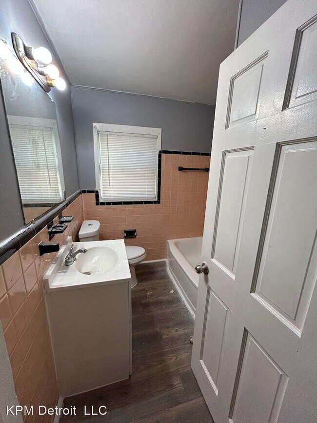 Building Photo - 3 br, 1 bath House - 8430 Plainview