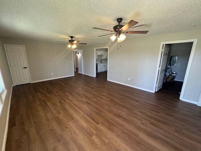 Foto del edificio - 3301 N Jackson Ave