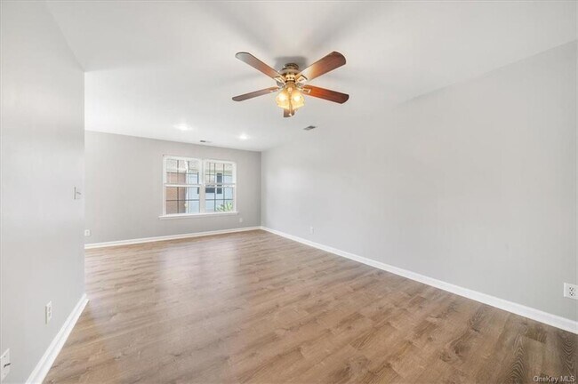 Building Photo - 104 Cartwheel Ct