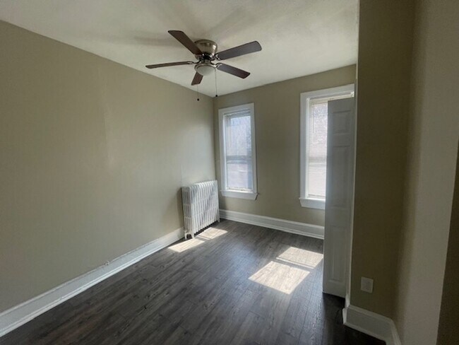 Foto del edificio - Bright and Spacious 3-Bedroom Home in West...