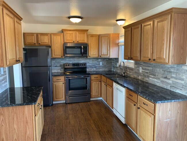 Foto del edificio - 3 BEDROOM, 2 BATHROOM, SINGLE FAMILY HOME ...