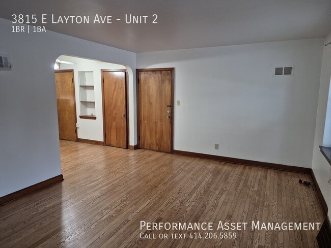 Building Photo - Cozy 1BD/1BD Cudahy Apartment