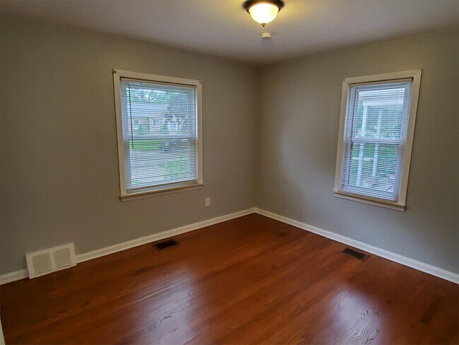 Foto del edificio - 8224 Riverdale St