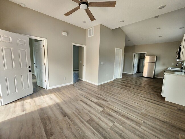 Foto del edificio - Spacious 3-Bedroom, 2-Bathroom Home AVAILABLE NOW!!