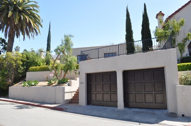 Foto del edificio - MISSION HILLS 3BR/2BA SPANISH BUNGALOW
