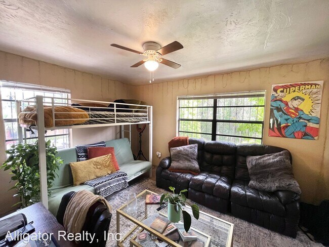 Building Photo - 4 br, 2 bath House - 727 NW 10th Street