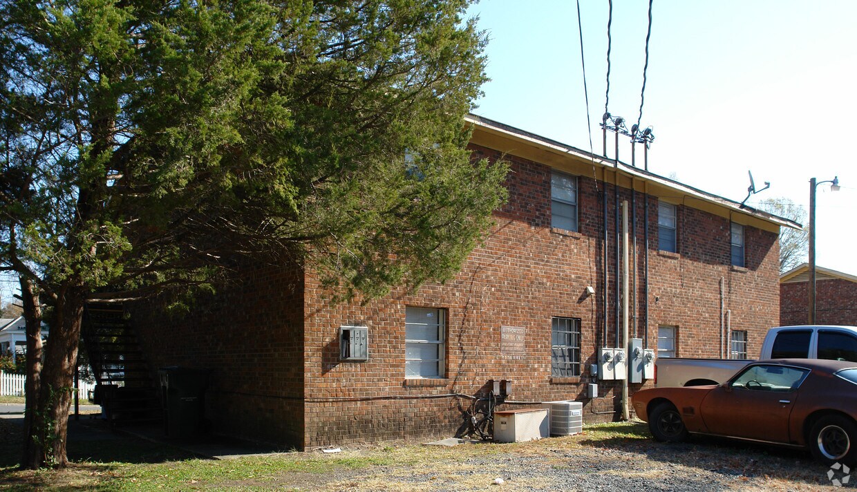 Building Photo - 1721 Rosetta Dr