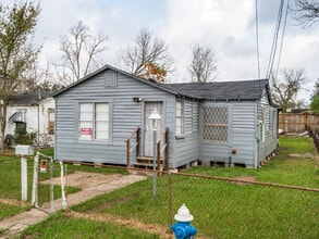 Building Photo - 4611 White Rock St