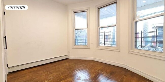 Foto del edificio - 2478 Elm Pl