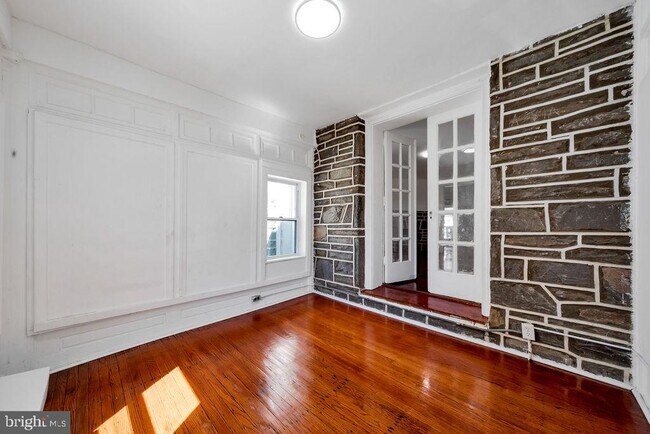 Foto del edificio - 387 Bayard Rd
