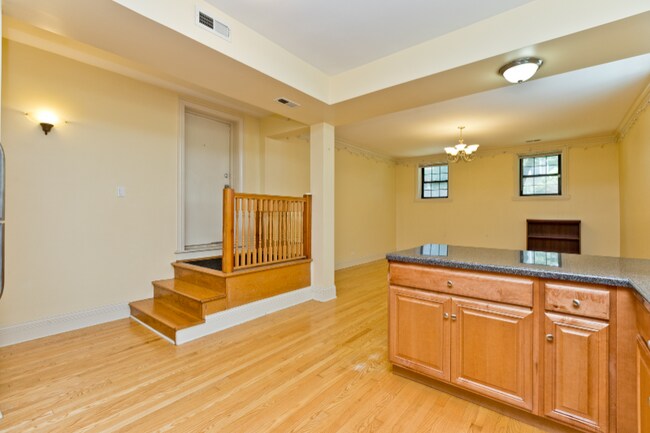 Foto del edificio - 5444 N Campbell Ave