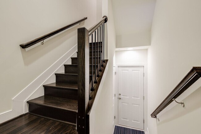 Foto del edificio - Updated 3br/2.5ba Condo Townhome Alexandria Walk to Metro