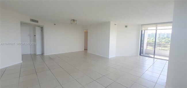 Foto del edificio - 3300 NE 191st St