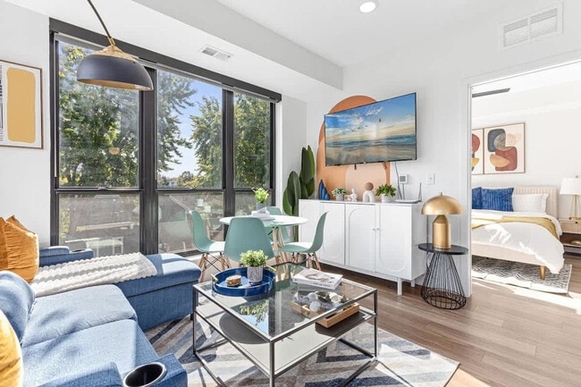 Building Photo - 338 NE 2nd St