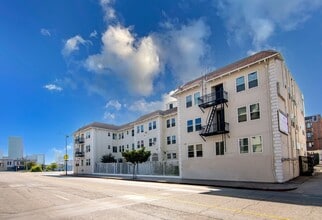 Building Photo - 1520 W 8th St