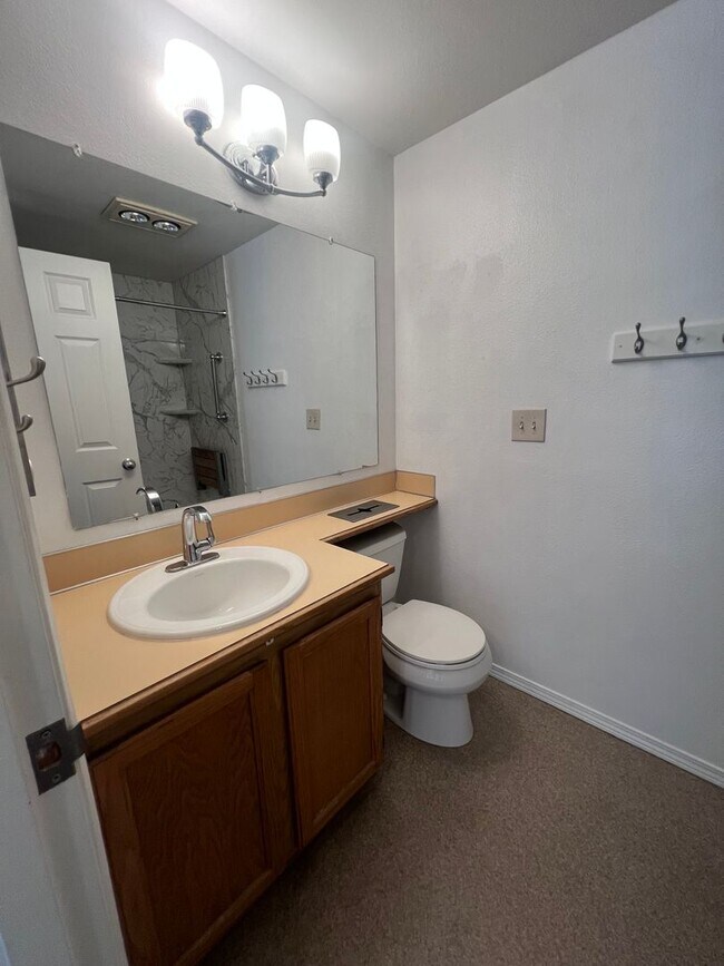 Foto del edificio - 7602 Concord Ln NE