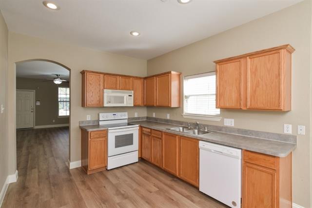 Foto del edificio - 9810 Walnut Hill Dr