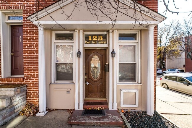 Building Photo - Stylish End-of-Group 2 bd 2.5bth Home in P...