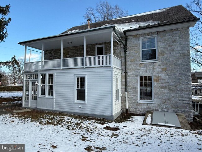 Building Photo - 135 Fort Loudon Rd