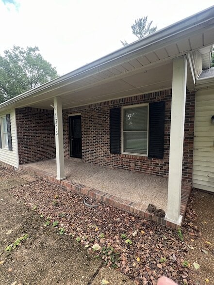 Building Photo - 1303 Mallard Dr