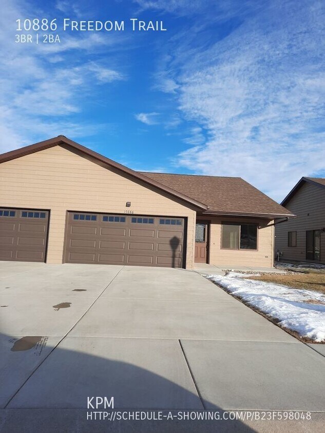 Primary Photo - 3 BEDROOM | 2 BATH | DOUBLE GARAGE | SUMME...