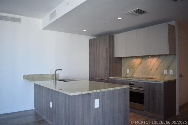 Building Photo - 801 S Miami Ave
