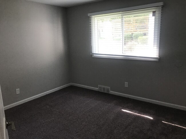 Building Photo - Pet Friendly, Renovated Home in Fox School...