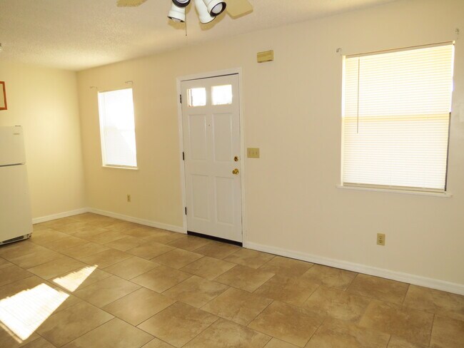 Building Photo - 106 Cardinal Dr
