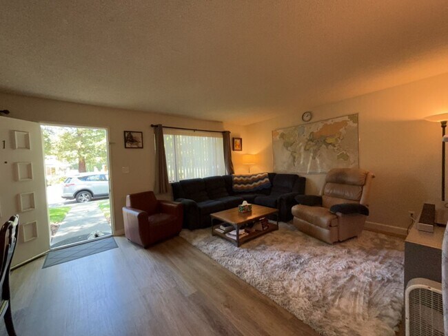 Foto del edificio - 1712 Fremont Ct