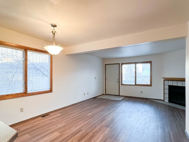 Foto del edificio - 433 Dailey Ave