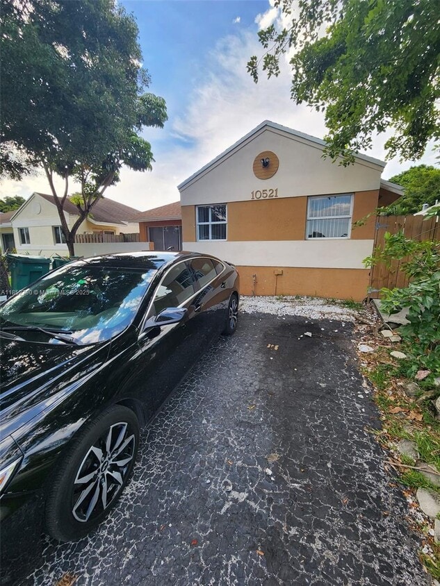 Foto principal - 10521 SW 207th St