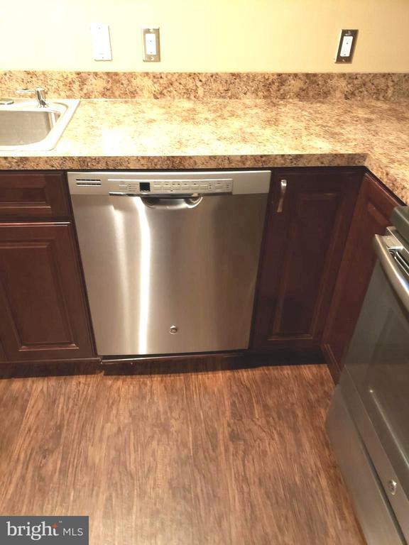 Foto del edificio - 2707 Hollywell Ct