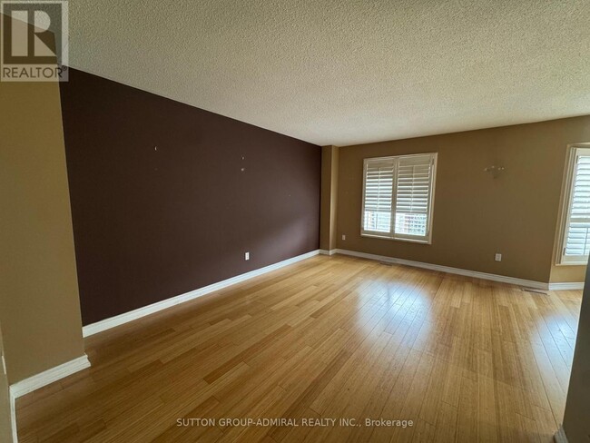 Building Photo - 27 Dawson Crescent