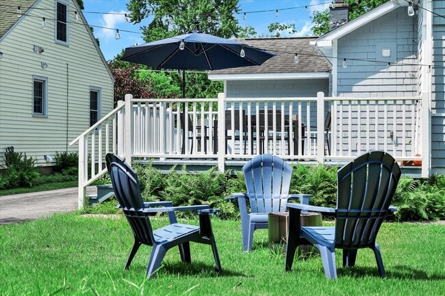 Building Photo - 10 Ritchie Pl