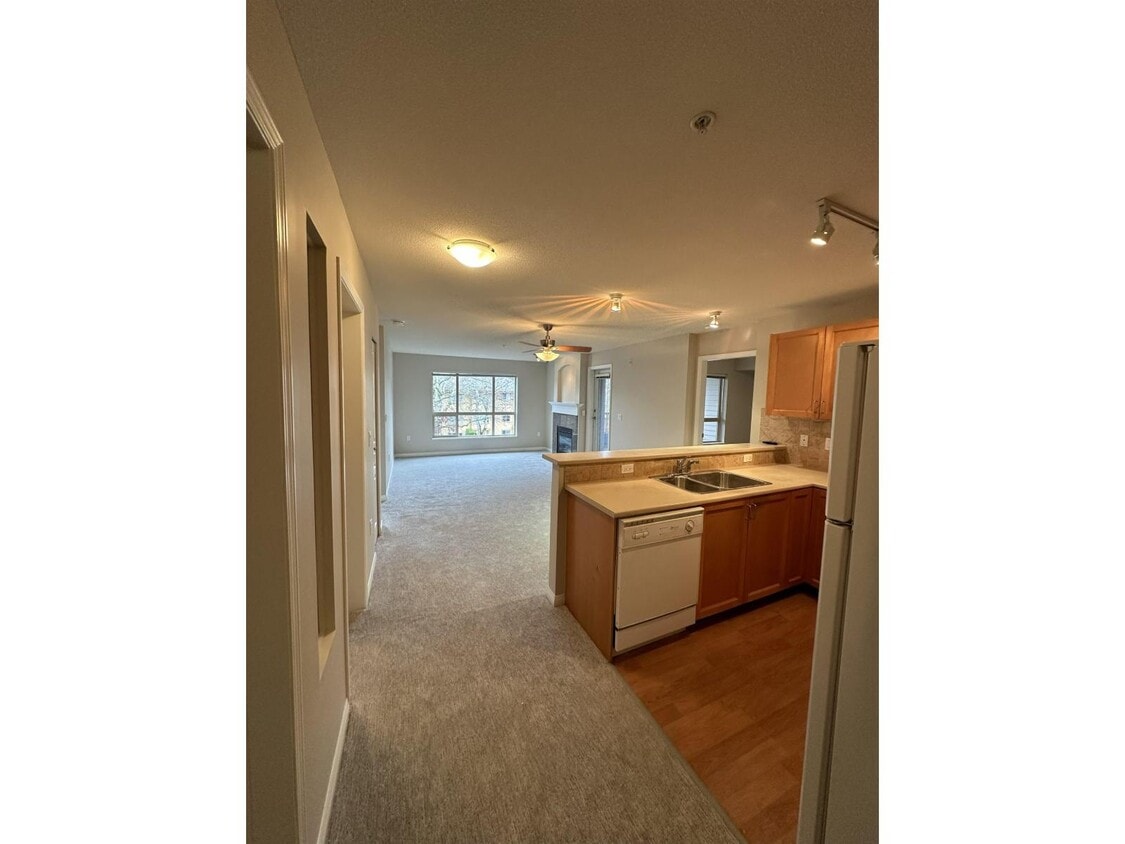 Primary Photo - 15188-15122 22 Ave