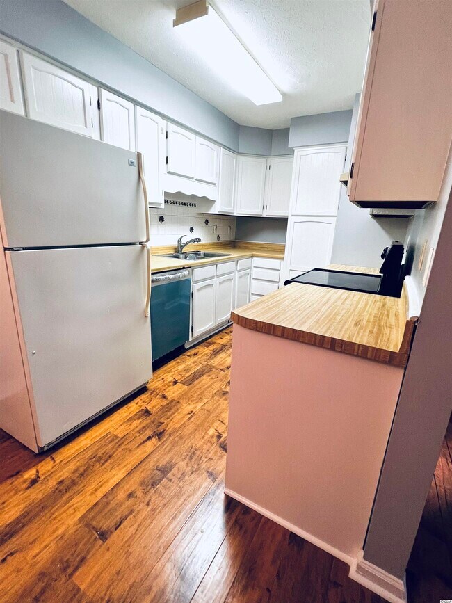 Building Photo - 404 75th Ave N