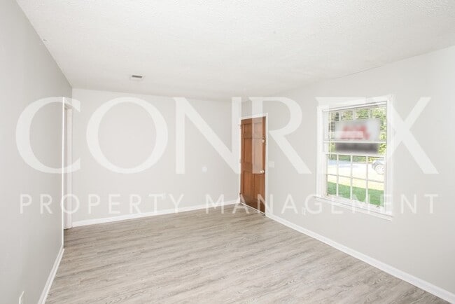 Building Photo - Charming 3 Bedroom Ranch!