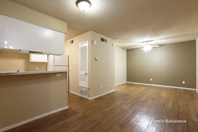 Primary Photo - 4415 Avenue B