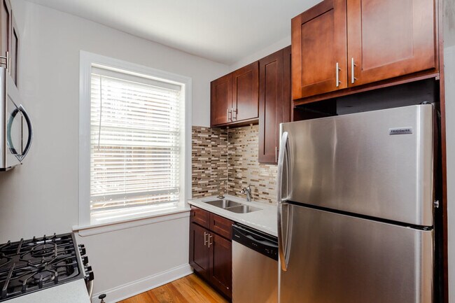 Foto del edificio - 4750 N Troy St