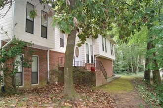 Building Photo - 4239 Glenforest Way