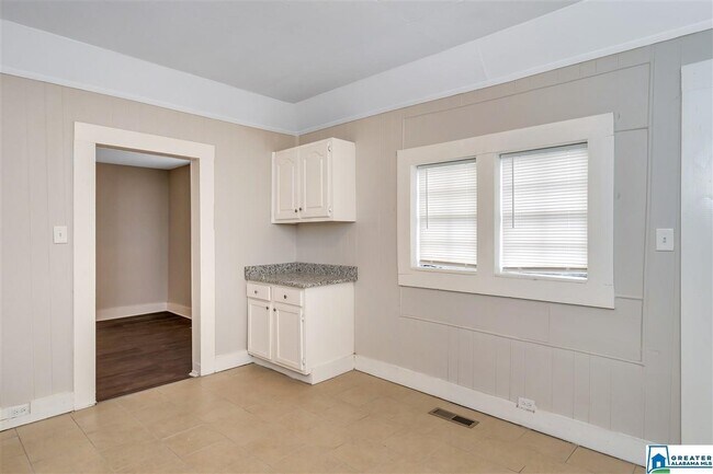 Building Photo - 45 Levine St