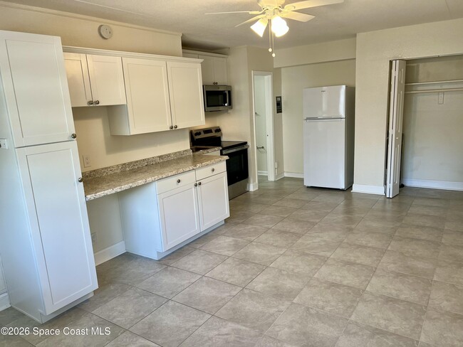 Building Photo - 1431 Oak St