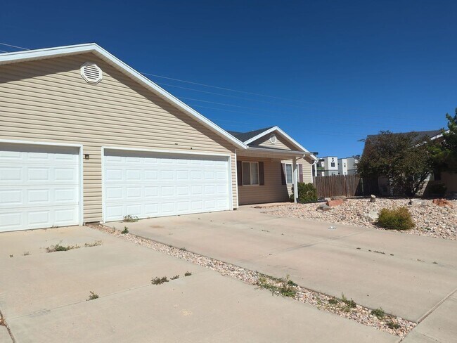 Building Photo - Freshly Updated home in a Quiet Cul-de-Sac