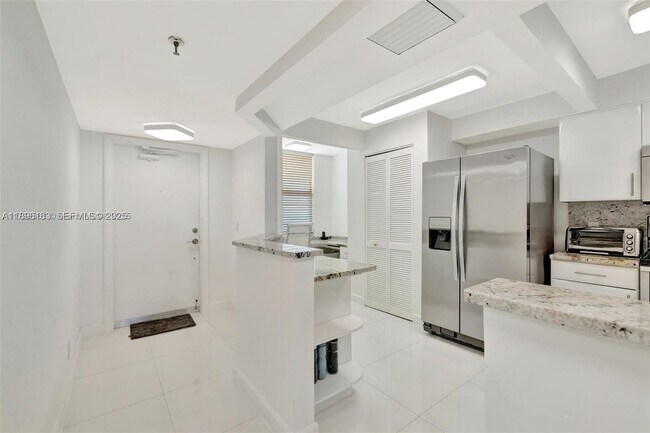 Foto del edificio - 9650 S Ocean Dr