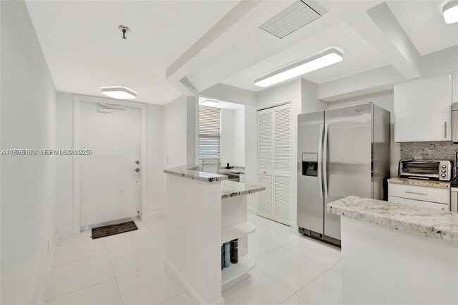 Building Photo - 9650 S Ocean Dr