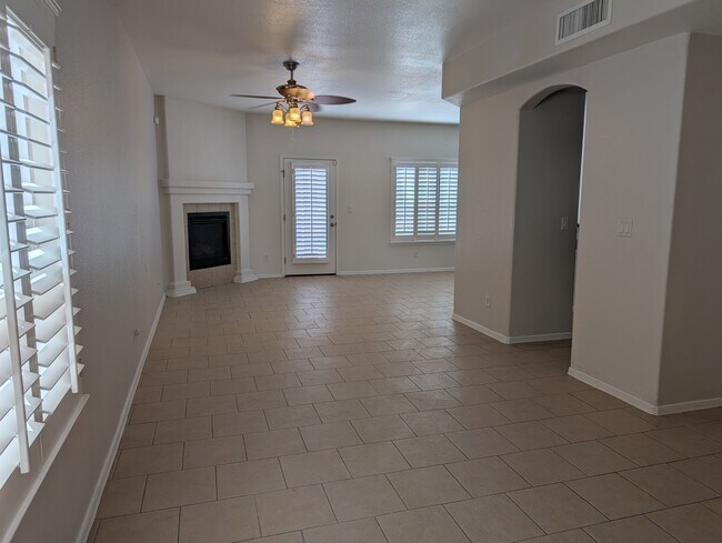 Foto del edificio - 529 Green Village Ct